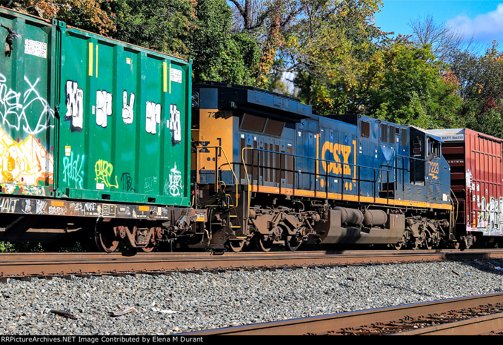 CSX 7223 on M-409